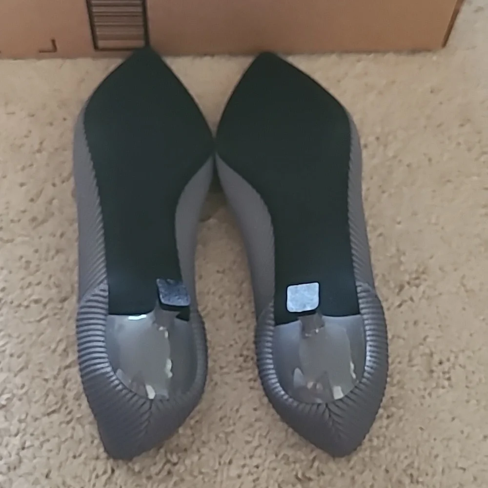 Elegant Gray Women's Flats - Picture 4 of 6